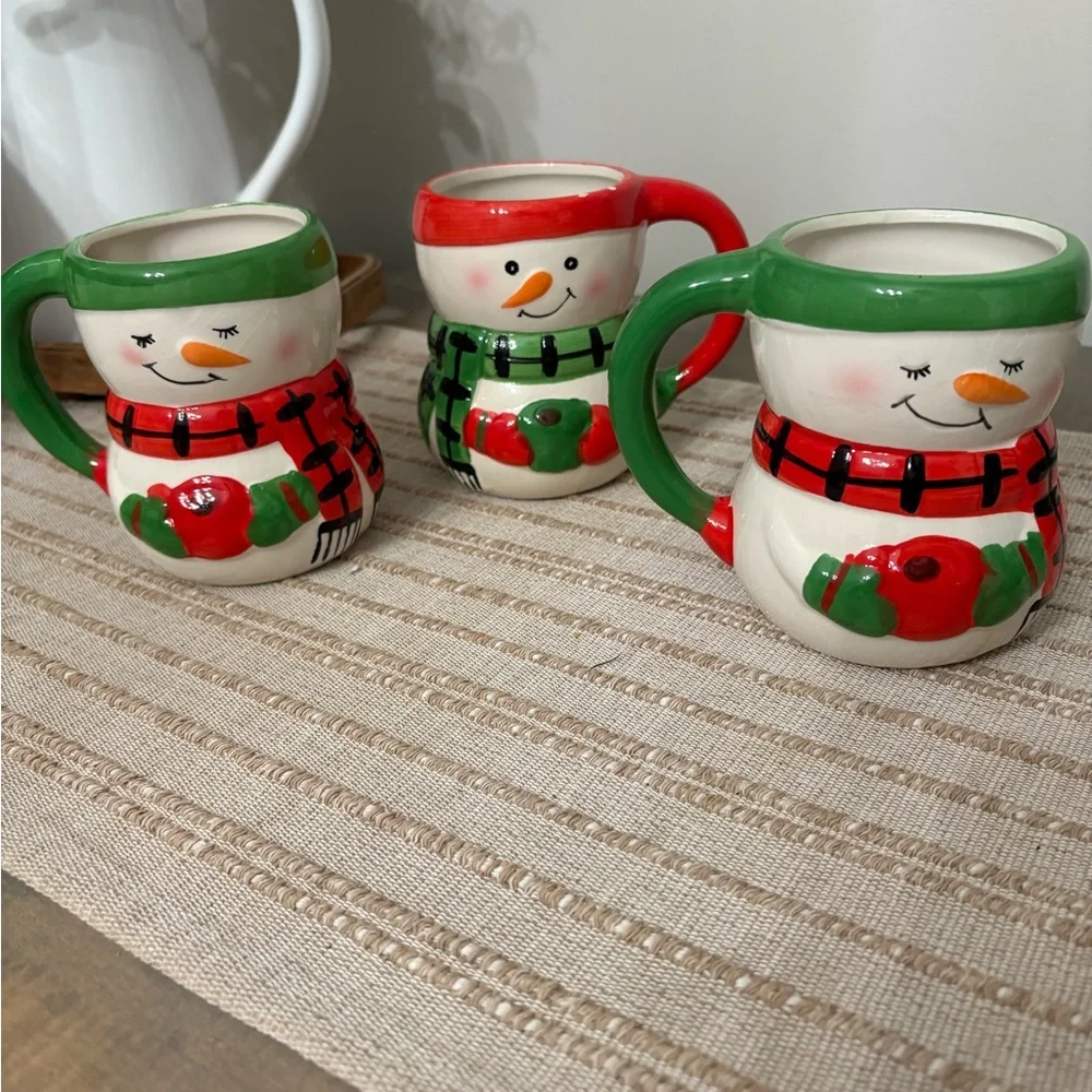 Bay island Winter/Holiday Snowman Mugs -set of 3  2 Green 1 Red hot cocoa coffee